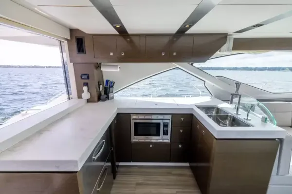 2018 Cruisers Yachts 60 FLY detail image 18