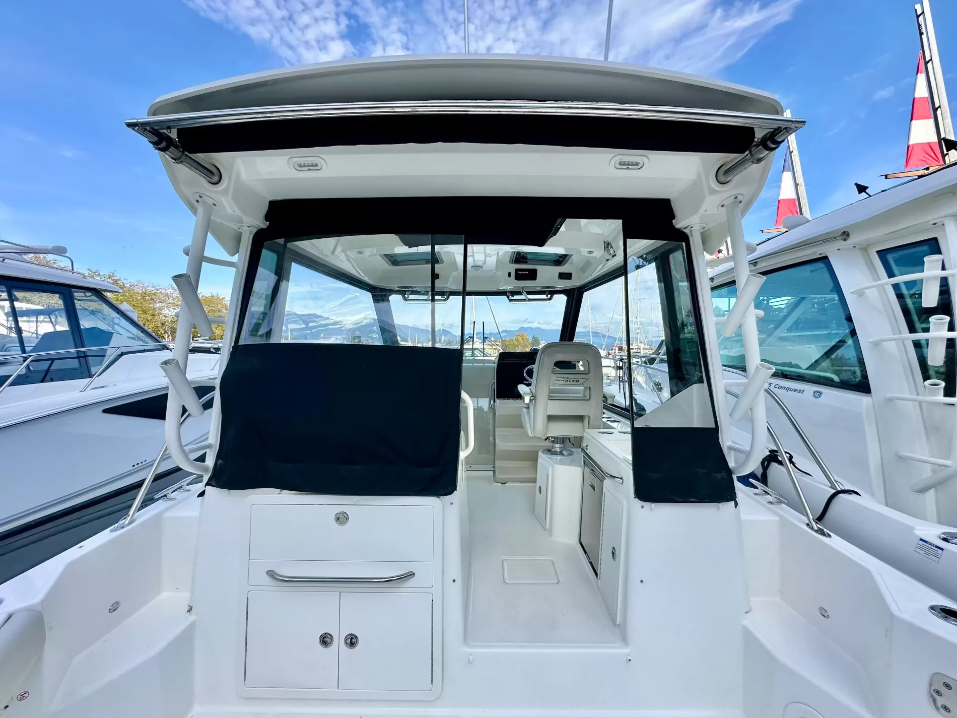 Pre-Owned 2020 Boston whaler 325 Conquest for Sale | Vancouver, BC | M&P Yacht Centre | 6ac6861e7c52e6089b0ec7f1