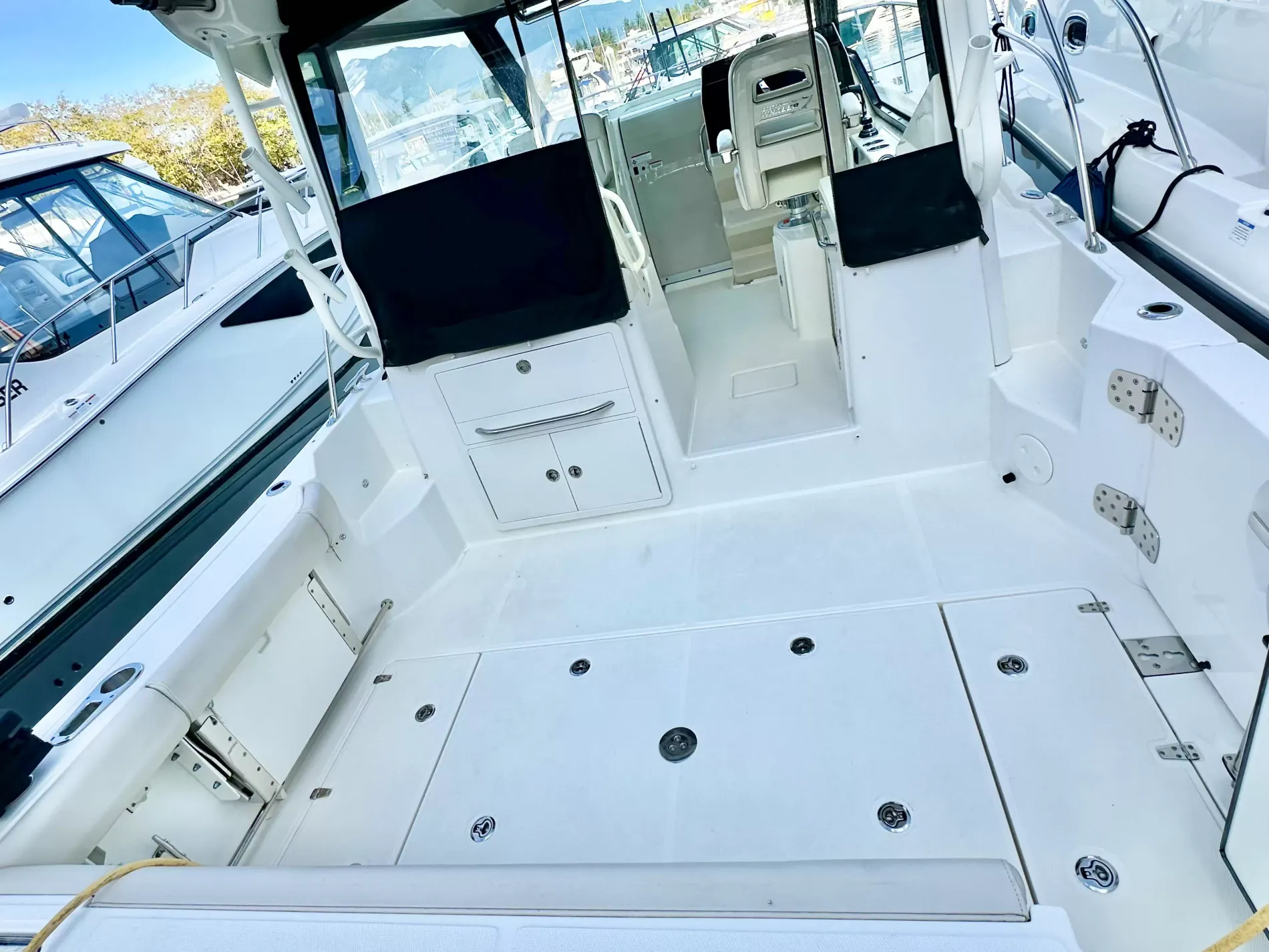Pre-Owned 2020 Boston whaler 325 Conquest for Sale | Vancouver, BC | M&P Yacht Centre | 6ac6861e7c52e6089b0ec7f1