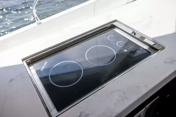 2018 Cruisers Yachts 60 FLY detail image 20