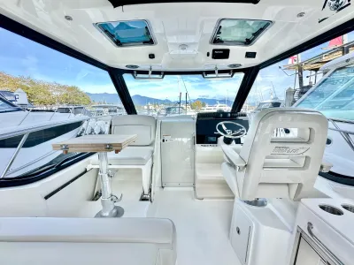 Pre-Owned 2020 Boston whaler 325 Conquest for Sale | Vancouver, BC | M&P Yacht Centre | 6ac6861e7c52e6089b0ec7f1