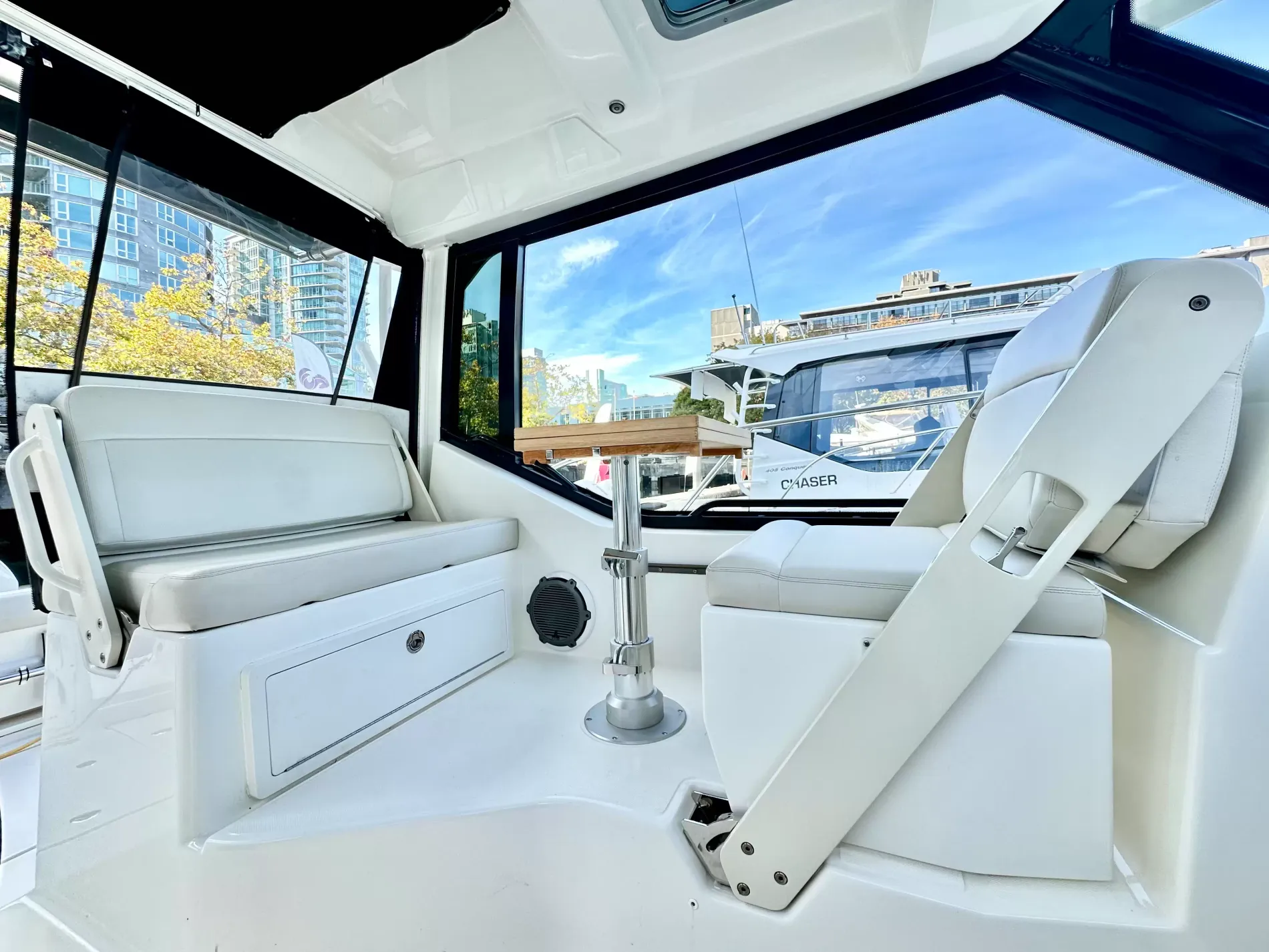 Pre-Owned 2020 Boston whaler 325 Conquest for Sale | Vancouver, BC | M&P Yacht Centre | 6ac6861e7c52e6089b0ec7f1