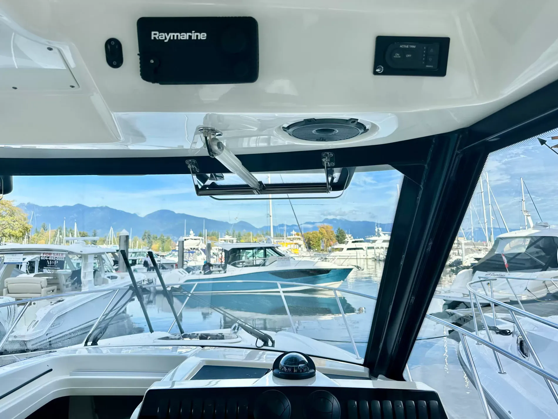 Pre-Owned 2020 Boston whaler 325 Conquest for Sale | Vancouver, BC | M&P Yacht Centre | 6ac6861e7c52e6089b0ec7f1