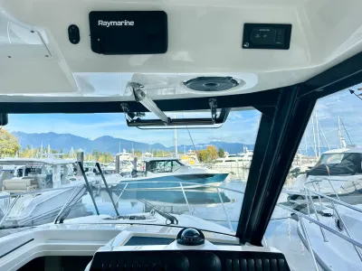 Pre-Owned 2020 Boston whaler 325 Conquest for Sale | Vancouver, BC | M&P Yacht Centre | 6ac6861e7c52e6089b0ec7f1