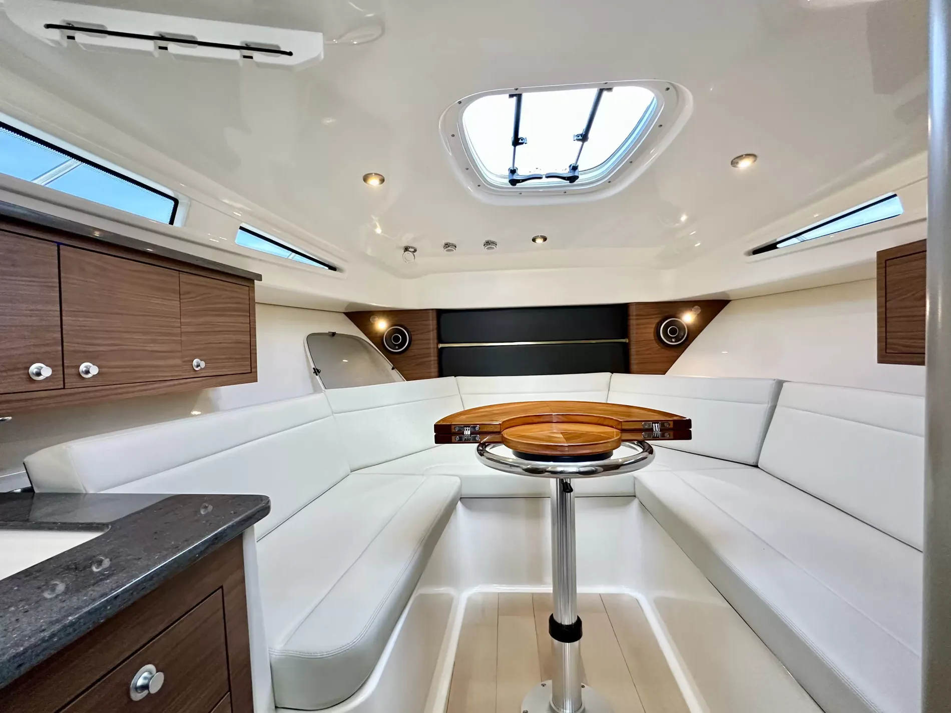 Pre-Owned 2020 Boston whaler 325 Conquest for Sale | Vancouver, BC | M&P Yacht Centre | 6ac6861e7c52e6089b0ec7f1