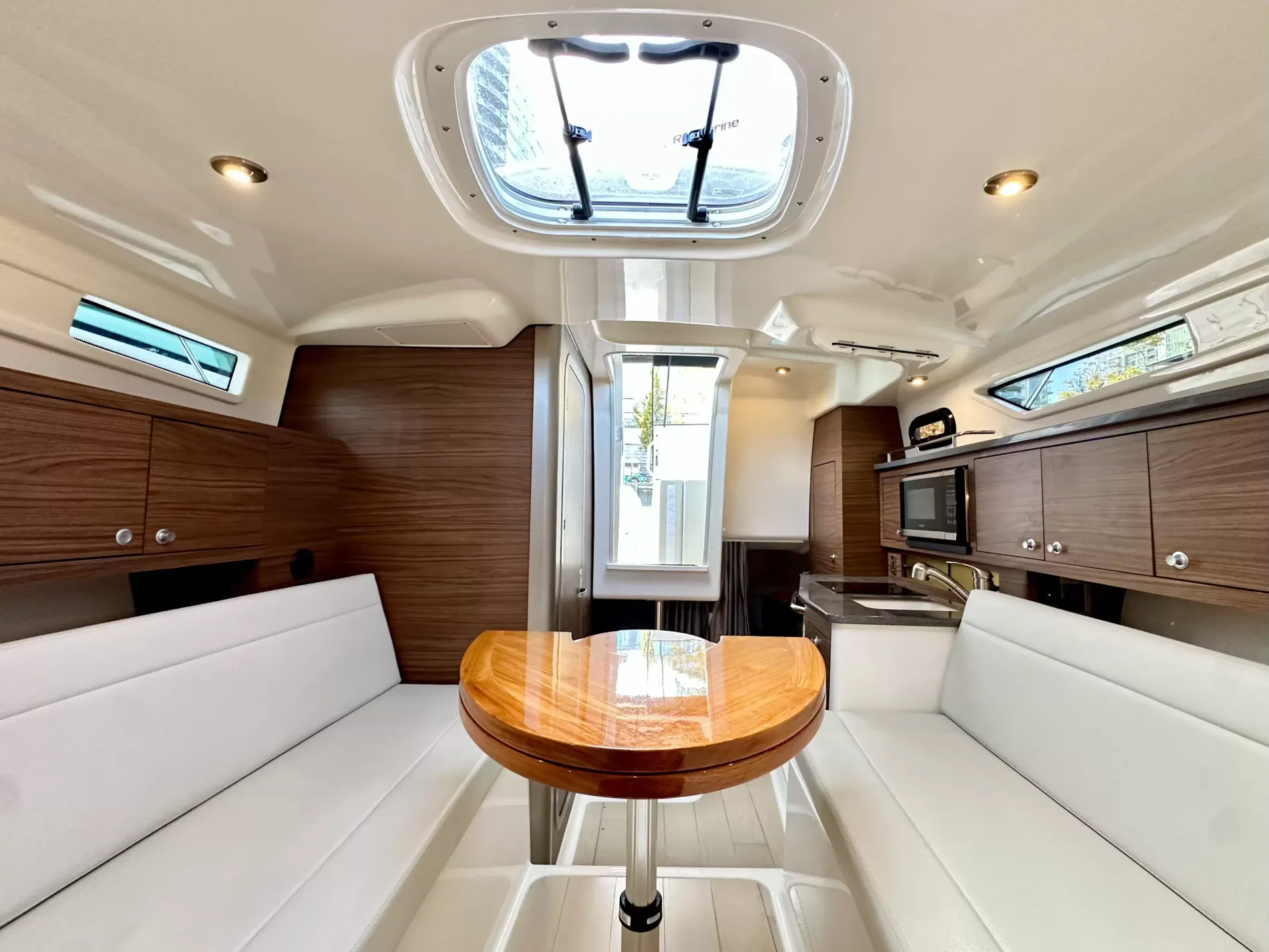 Pre-Owned 2020 Boston whaler 325 Conquest for Sale | Vancouver, BC | M&P Yacht Centre | 6ac6861e7c52e6089b0ec7f1