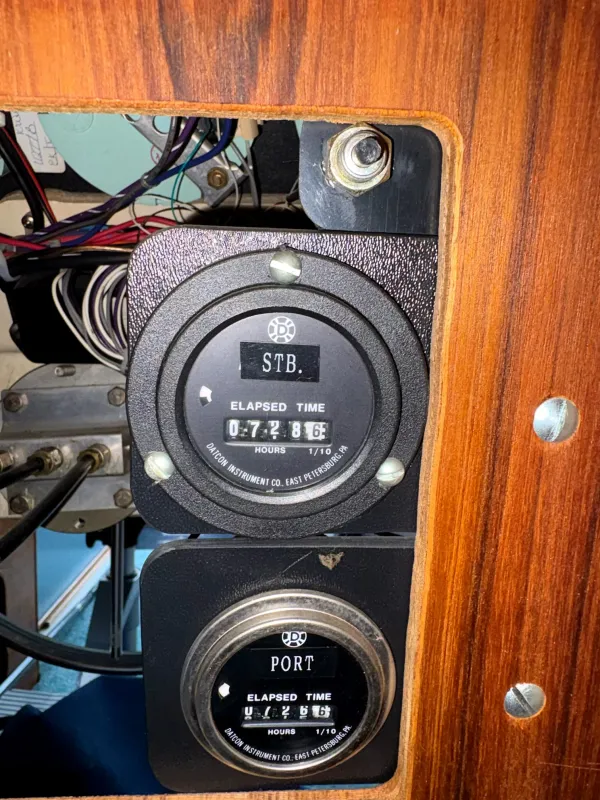 Bayliner 3218 Motor Yacht 1988-5