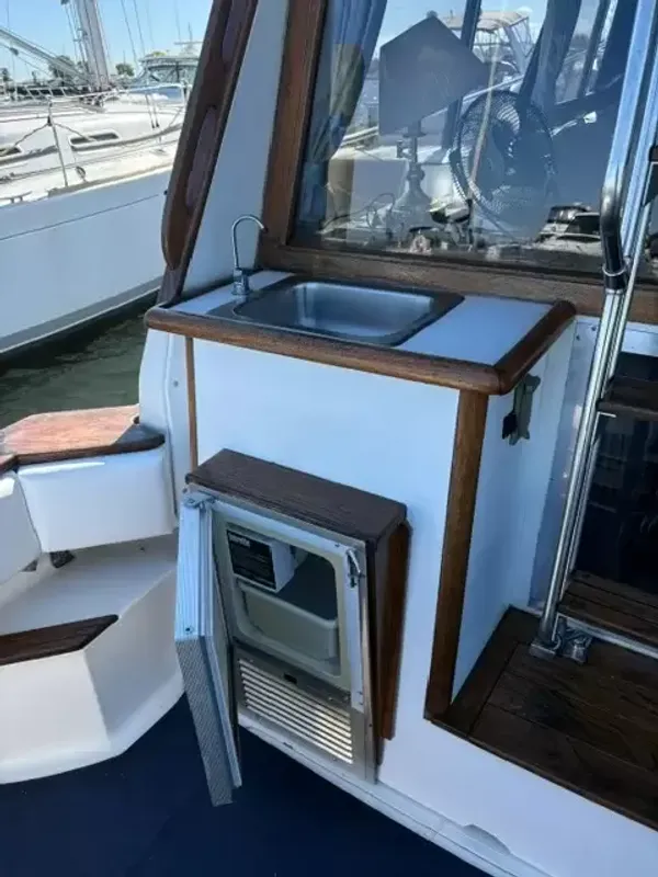 Bayliner 3218 Motor Yacht 1988-14