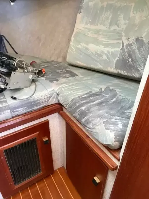 Bayliner 3218 Motor Yacht 1988-16