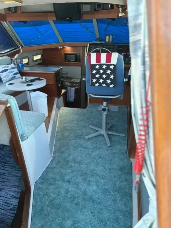 Bayliner 3218 Motor Yacht 1988-23
