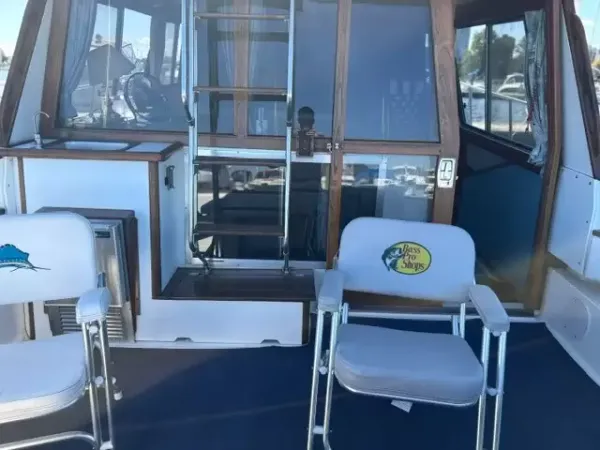 Bayliner 3218 Motor Yacht 1988-24