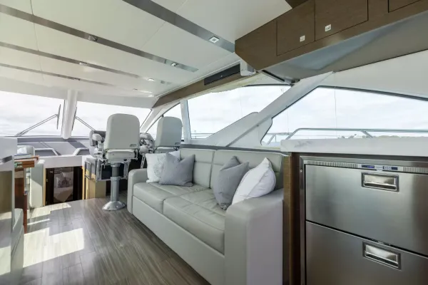 2018 Cruisers Yachts 60 FLY detail image 26