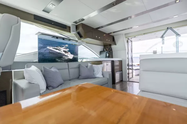 2018 Cruisers Yachts 60 FLY detail image 38