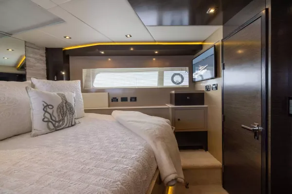 2018 Cruisers Yachts 60 FLY detail image 46