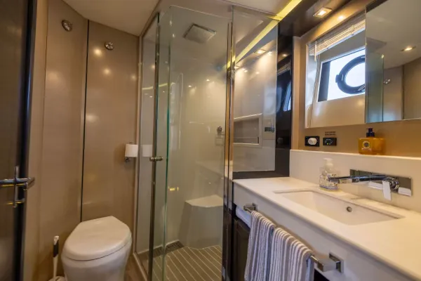 2018 Cruisers Yachts 60 FLY detail image 48