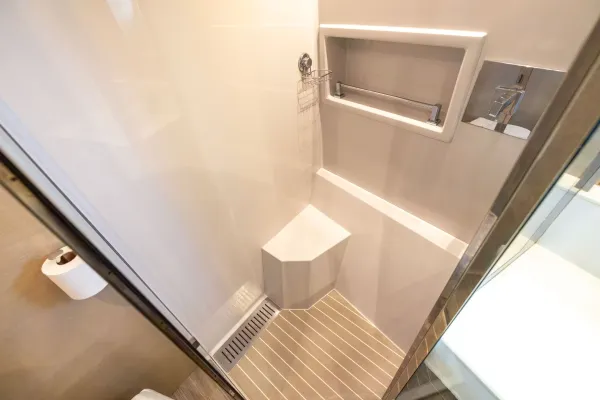 2018 Cruisers Yachts 60 FLY detail image 50