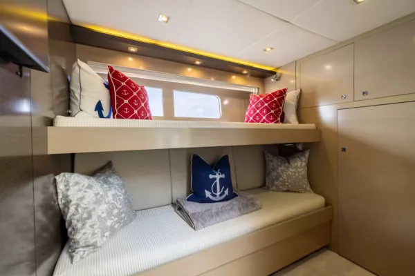 2018 Cruisers Yachts 60 FLY detail image 52