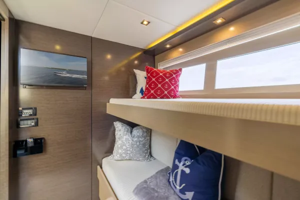 2018 Cruisers Yachts 60 FLY detail image 53