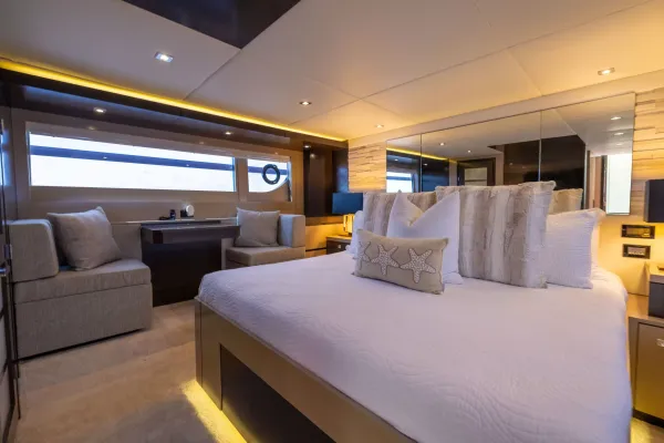 2018 Cruisers Yachts 60 FLY detail image 56