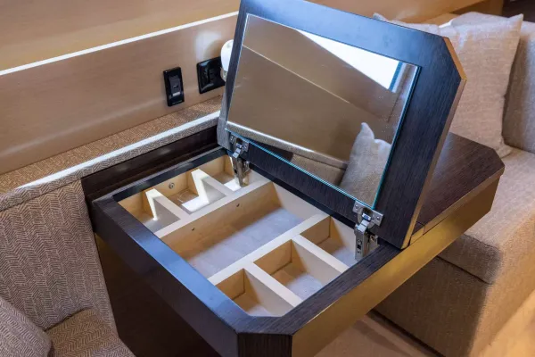 2018 Cruisers Yachts 60 FLY detail image 58