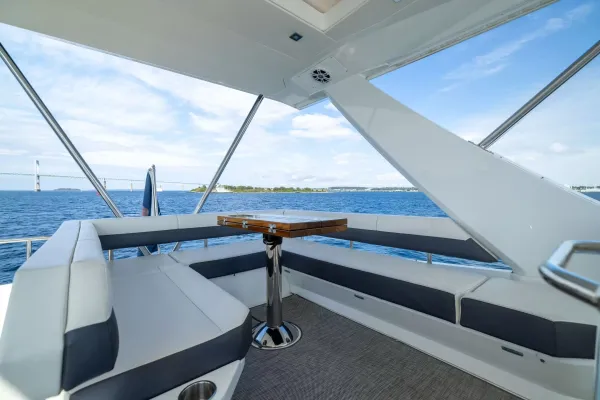2018 Cruisers Yachts 60 FLY detail image 70