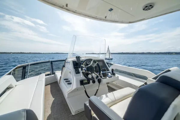 2018 Cruisers Yachts 60 FLY detail image 71