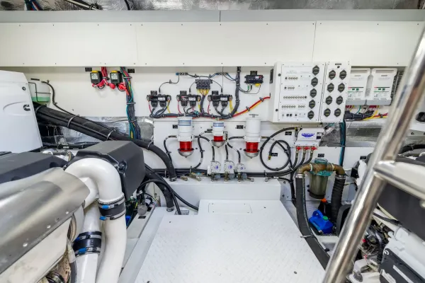 2018 Cruisers Yachts 60 FLY detail image 72