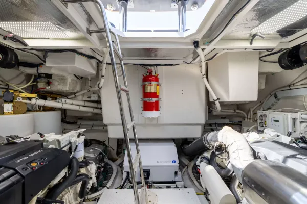 2018 Cruisers Yachts 60 FLY detail image 73