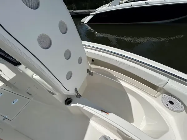 2027 Pursuit DC 266 detail image 19