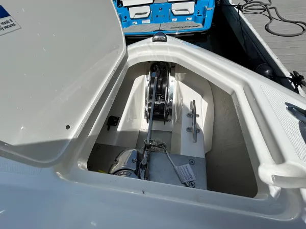 2027 Pursuit DC 266 detail image 20