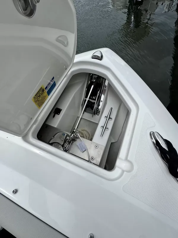 2027 Pursuit DC 266 detail image 23