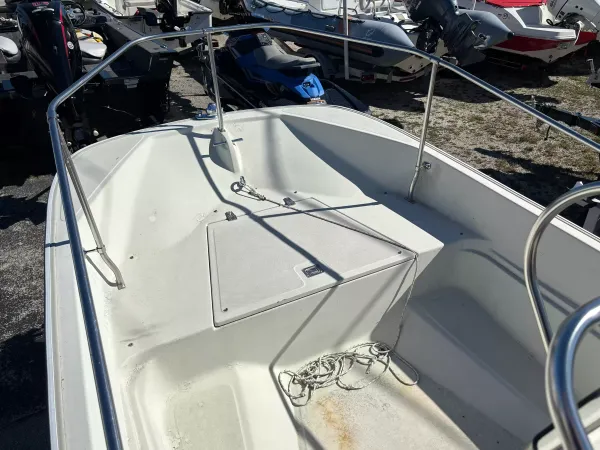 1989 Boston Whaler 17 Montauk-8