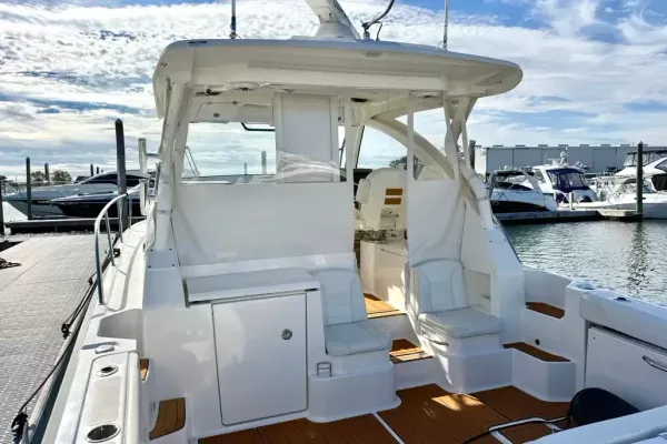 2023 Pursuit OS 355 detail image 2