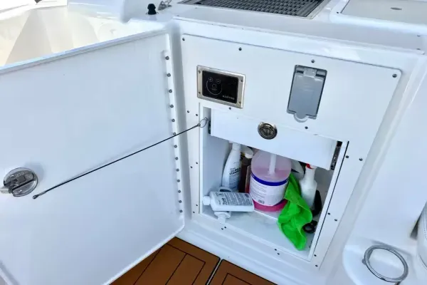 2023 Pursuit OS 355 detail image 10