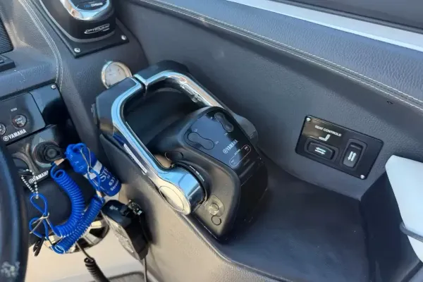 2018 Regal 29 OBX detail image 25