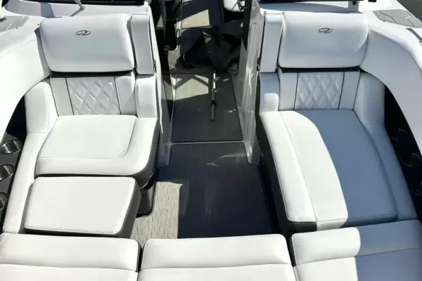 2018 Regal 29 OBX detail image 29
