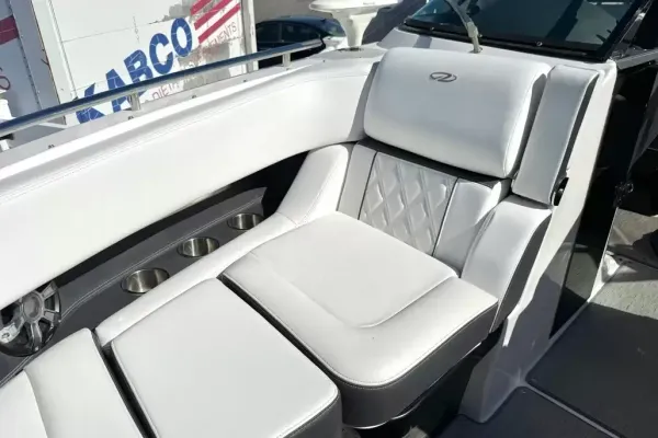 2018 Regal 29 OBX detail image 30