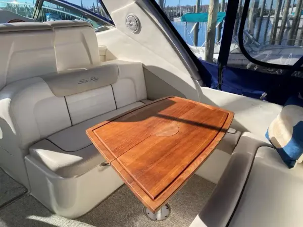 2011 Sea Ray SUNDANCER 350 detail image 9