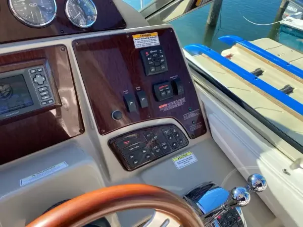 2011 Sea Ray SUNDANCER 350 detail image 16