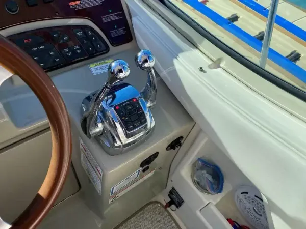 2011 Sea Ray SUNDANCER 350 detail image 17