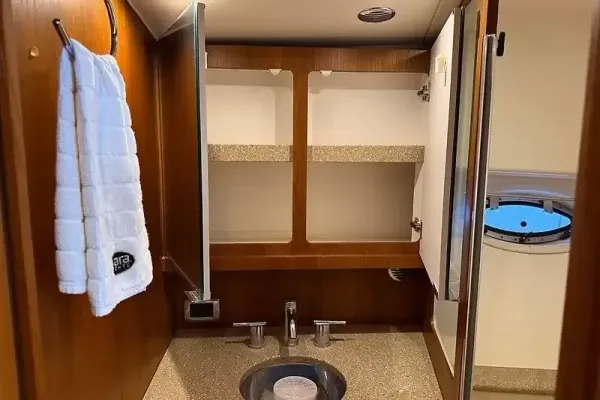 2013 Tiara Yachts 3600 OPEN detail image 32