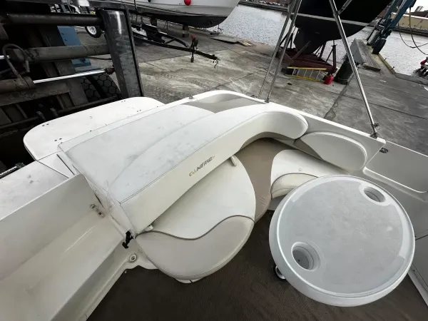 2003 Glastron DX 215-7