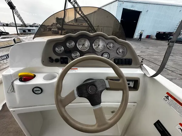 2003 Glastron DX 215-9