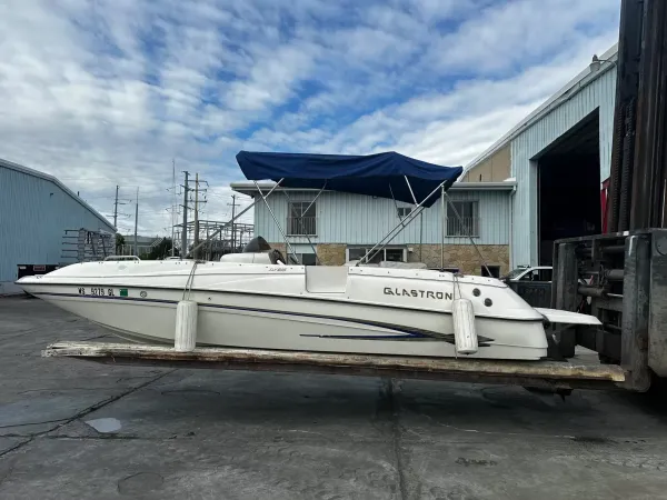 2003 Glastron DX 215-2