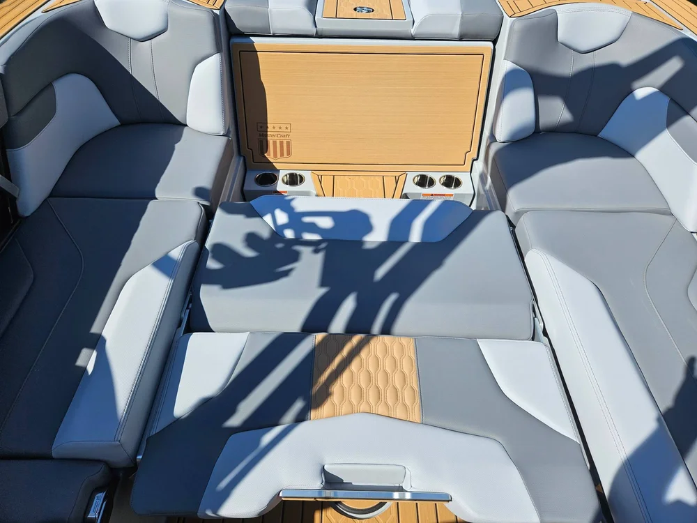 2027 Mastercraft XT24