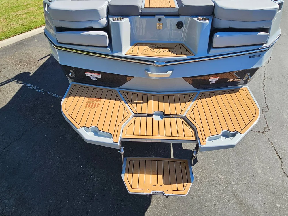 2027 Mastercraft XT24