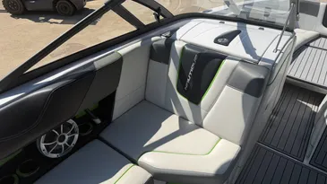 2015 Nautique G25-8