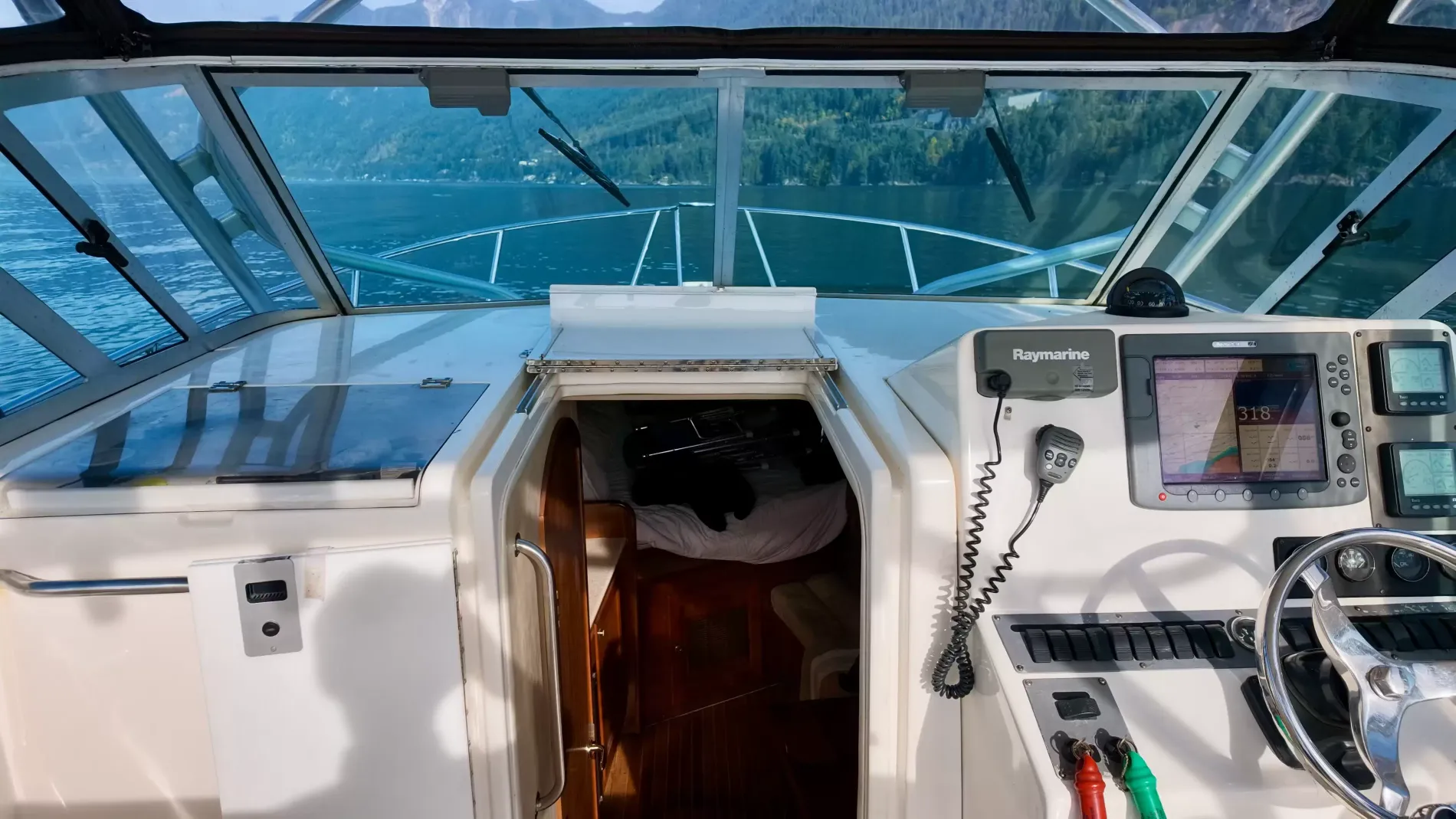 Pre-Owned 2006 Rampage 30 Express for Sale | Vancouver, BC | M&P Yacht Centre | 6abad9e269db4f4f2e0636d6