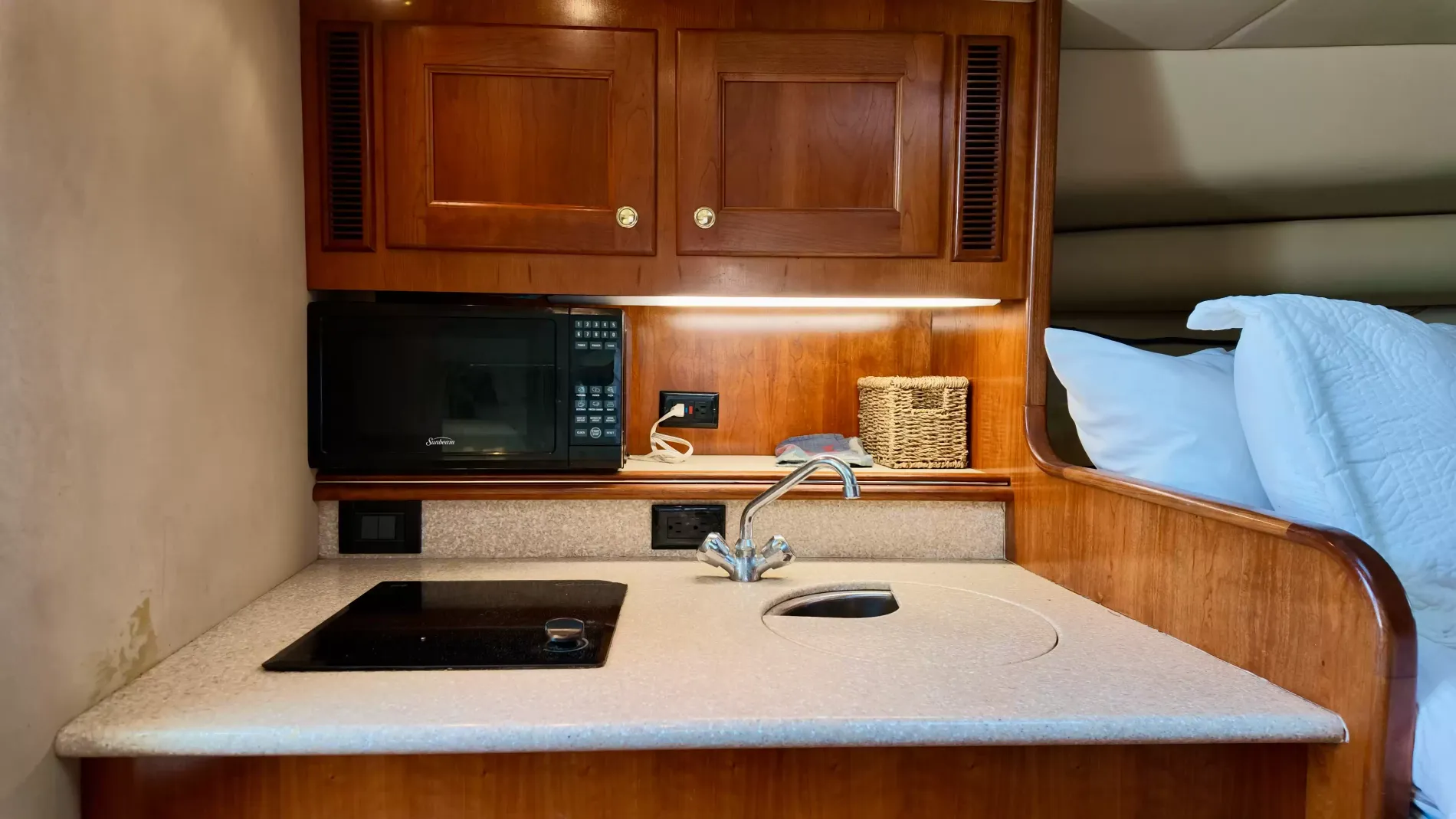 Pre-Owned 2006 Rampage 30 Express for Sale | Vancouver, BC | M&P Yacht Centre | 6abad9e269db4f4f2e0636d6