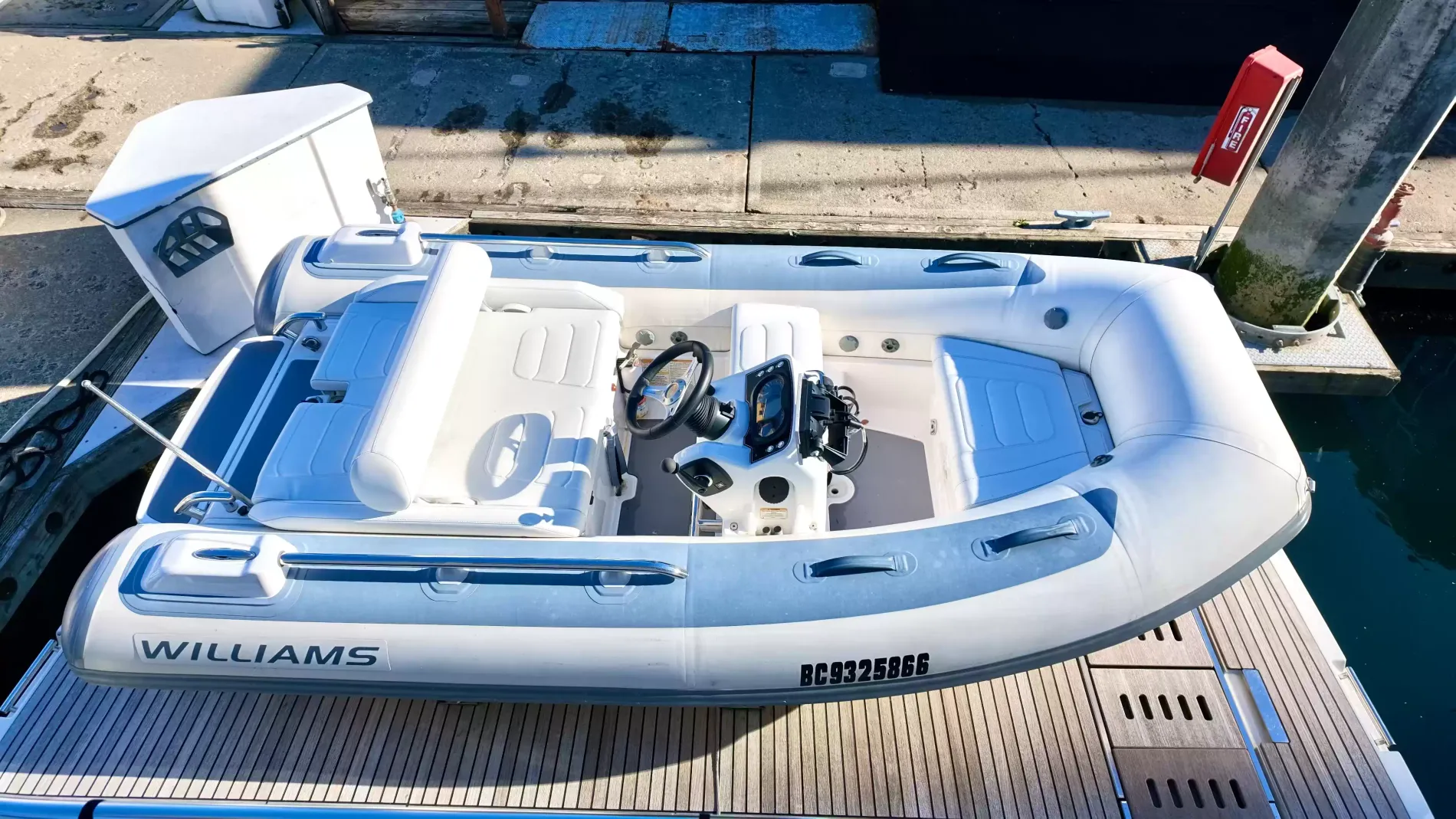 Pre-Owned 2022 Prestige 590 Fly for Sale | Vancouver, BC | M&P Yacht Centre | 697bac93f6038689a0043c9e